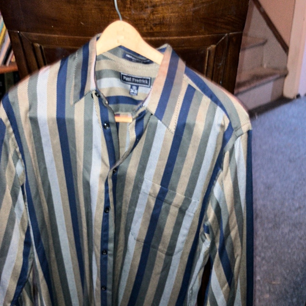 Paul Fredrick Size medium